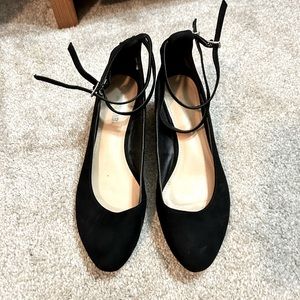 JustFab strappy black sandals with ankle clasps, size 9